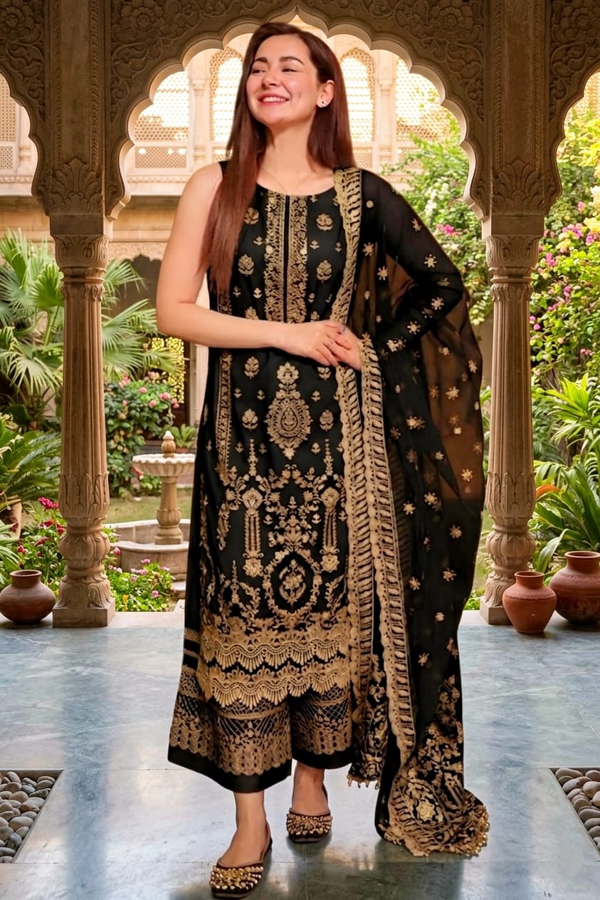 Three-piece unstitched embroidered lawn suit by Shaa Posh with matching embroidered organza dupatta, displayed in the image.