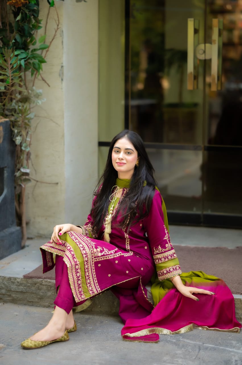 SP-D13 Dhanak Embroidered 3pc Suit With Poly Woolen Shawl - Shaa Posh