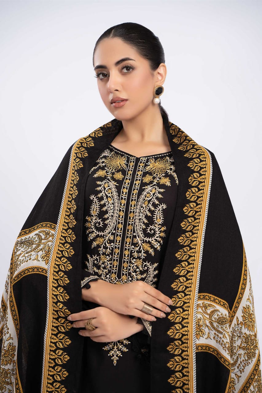 SP-700 Dhanak Embroidered Suit With Digital Printed Wool Shawl - Shaa Posh