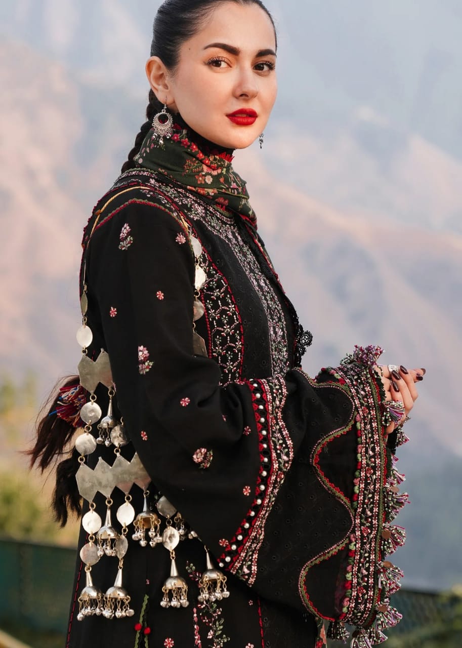 SP-MB520 Dhanak Embroidered Suit With Digital Printed Woolen Shawl - Shaa Posh