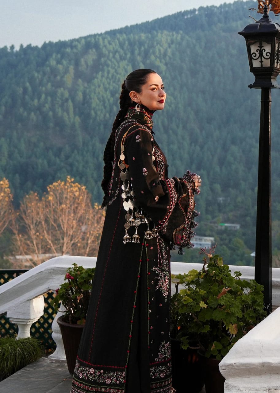 SP-MB520 Dhanak Embroidered Suit With Digital Printed Woolen Shawl - Shaa Posh