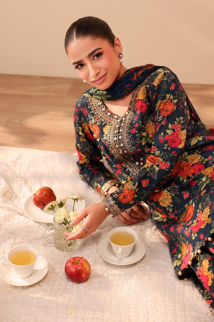 SP-BQ40 Digital Printed Khaddar Suit 3pc with Khaddar Digital Printed Dupatta & Embroidered Patches - Shaa Posh