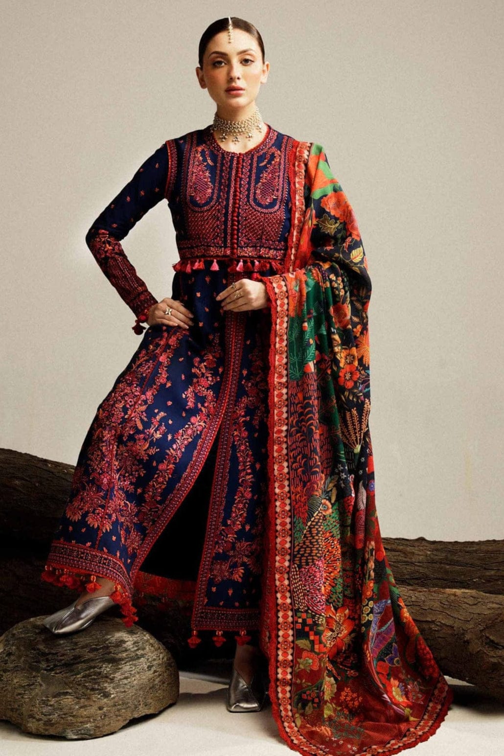 SP-HR570 Dhanak Embroidered Suit With Digital Printed Woolen Shawl - Shaa Posh