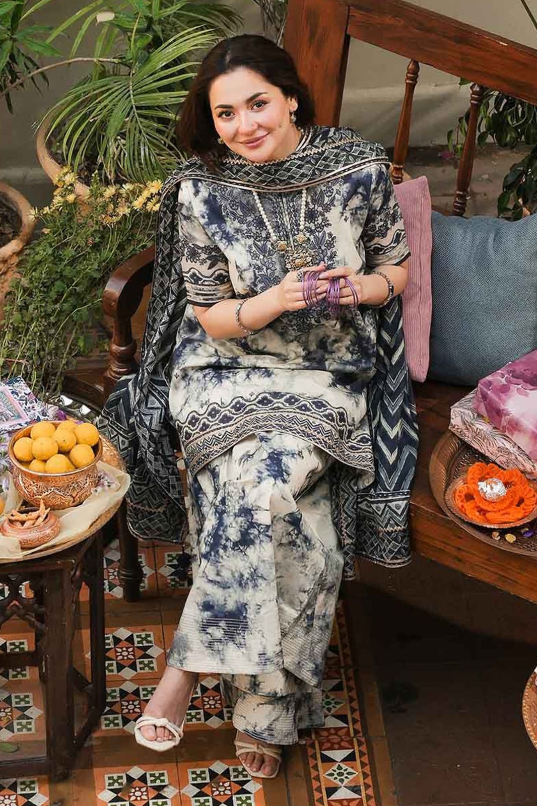 SP-SP500 Unstitched Digital Printed Lawn Suit 3pc With Digital Printed Lawn Dupatta - Shaa Posh