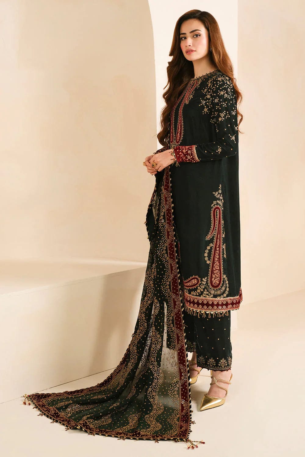 SP-999 Embroidered 9000 Micro Velvet 3Pc With Embroidered Chiffon Dupatta - Shaa Posh