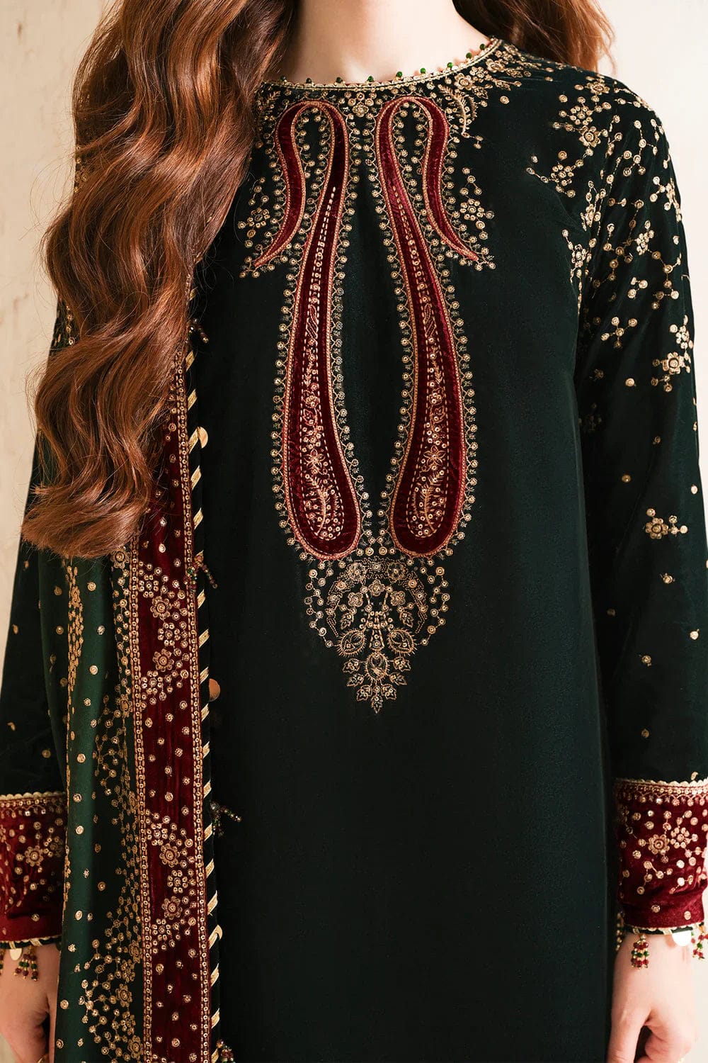 SP-999 Embroidered 9000 Micro Velvet 3Pc With Embroidered Chiffon Dupatta - Shaa Posh
