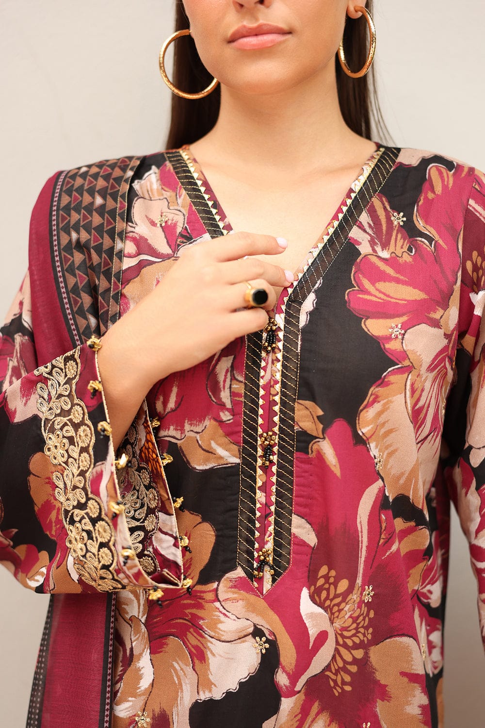 SP-BQ38 Digital Printed Khaddar Suit 3pc with Khaddar Digital Printed Dupatta & Embroidered Patches - Shaa Posh