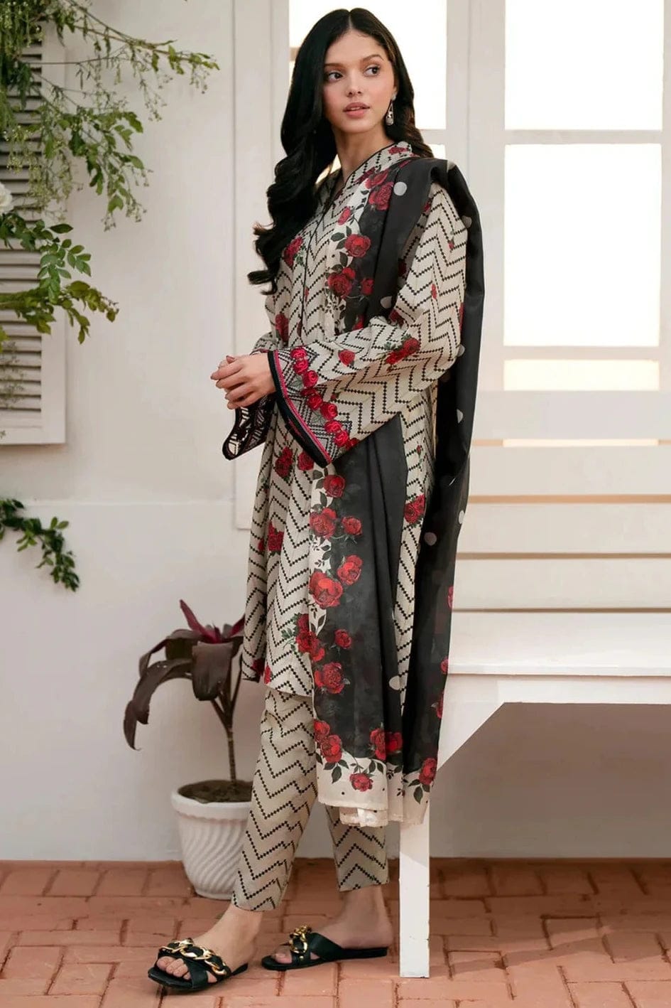 SP-BK178 Khaddar 3pc Digital Printed Suit With Digital Printed Khaddar Dupatta - Shaa Posh