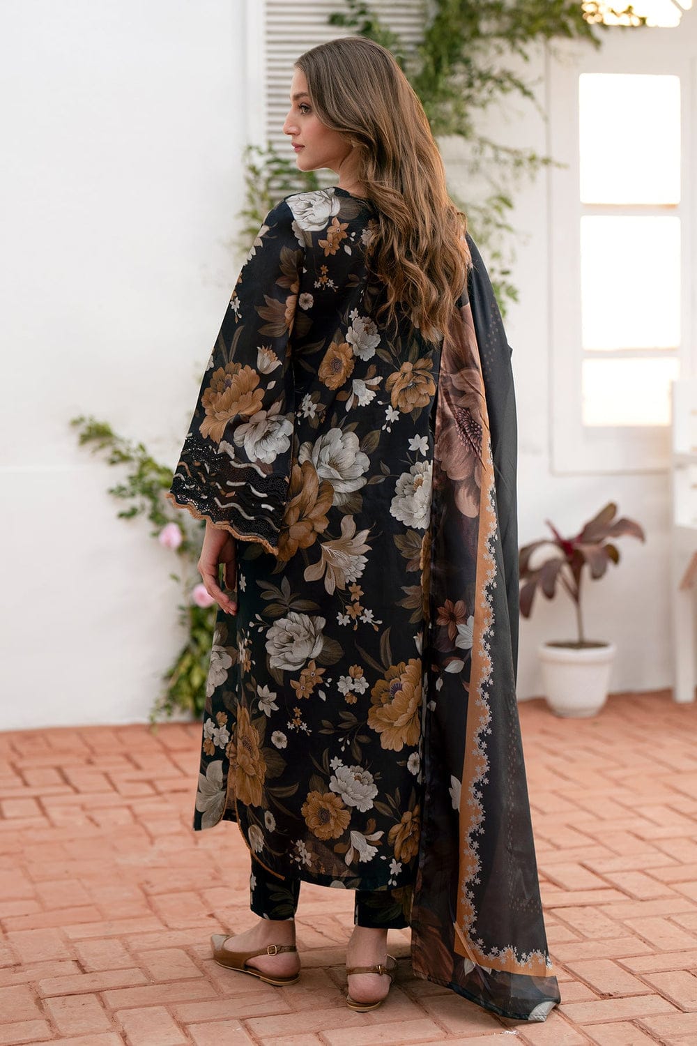 SP-BQ02 Digital Printed Khaddar Suit 3pc with Khaddar Digital Printed Dupatta & Embroidered Patches - Shaa Posh