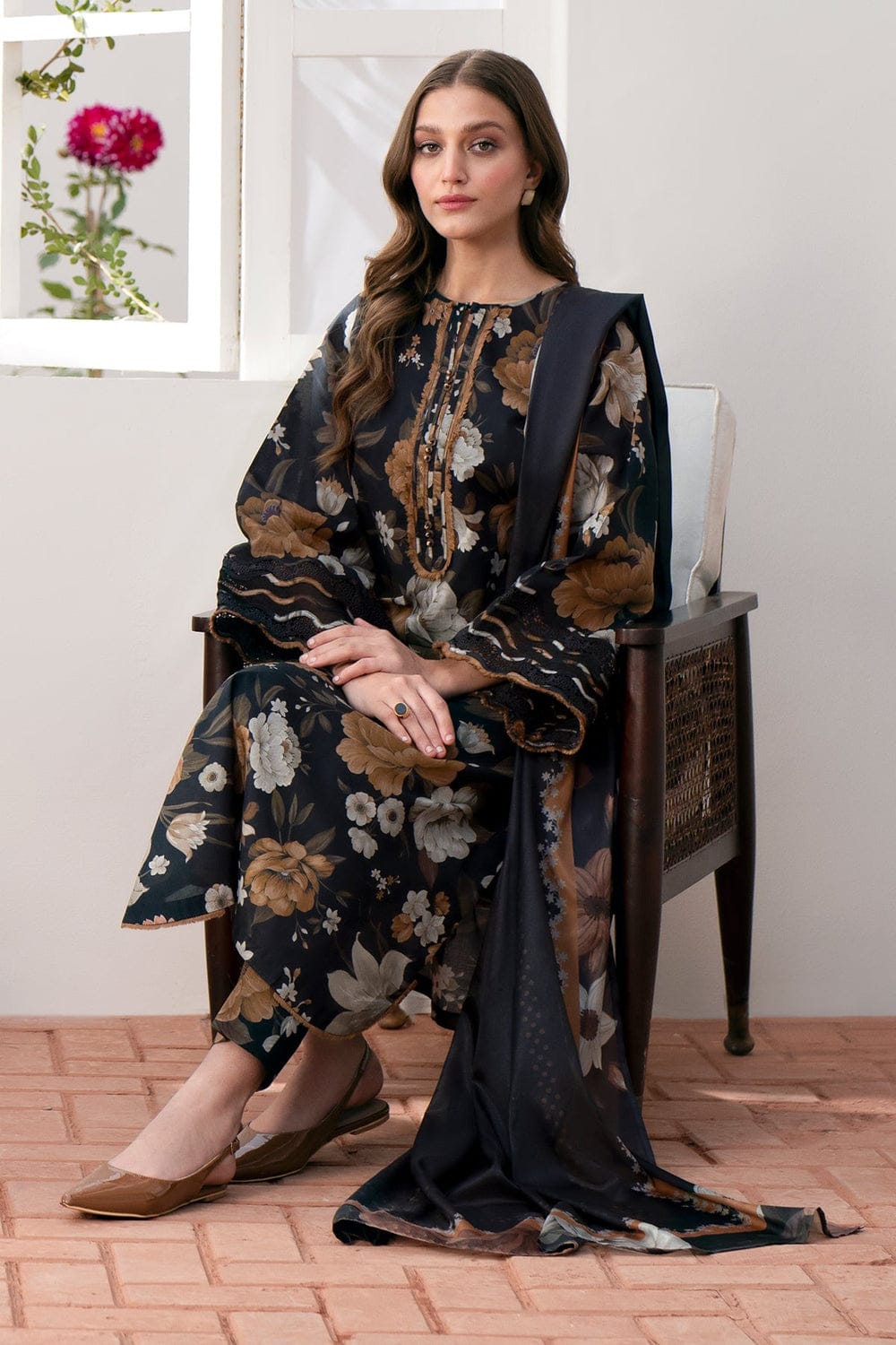 SP-BQ02 Digital Printed Khaddar Suit 3pc with Khaddar Digital Printed Dupatta & Embroidered Patches - Shaa Posh