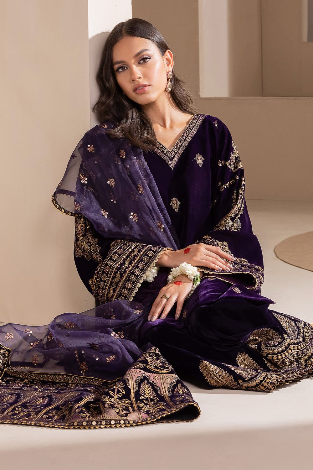 SP-1079 Embroidered 9000 Micro Velvet 3Pc With Organza Embroidered Dupatta - Shaa Posh