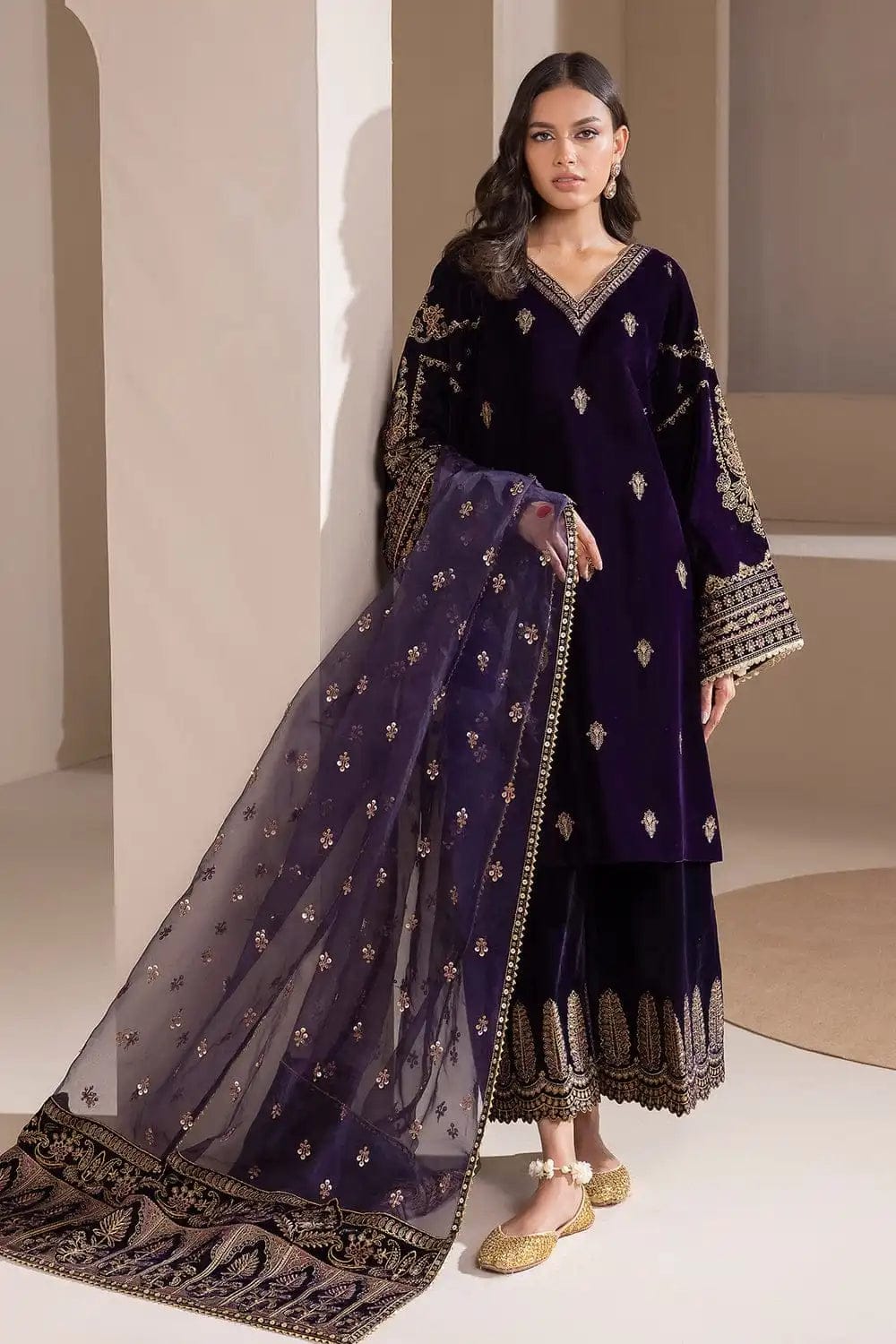 SP-1079 Embroidered 9000 Micro Velvet 3Pc With Organza Embroidered Dupatta - Shaa Posh