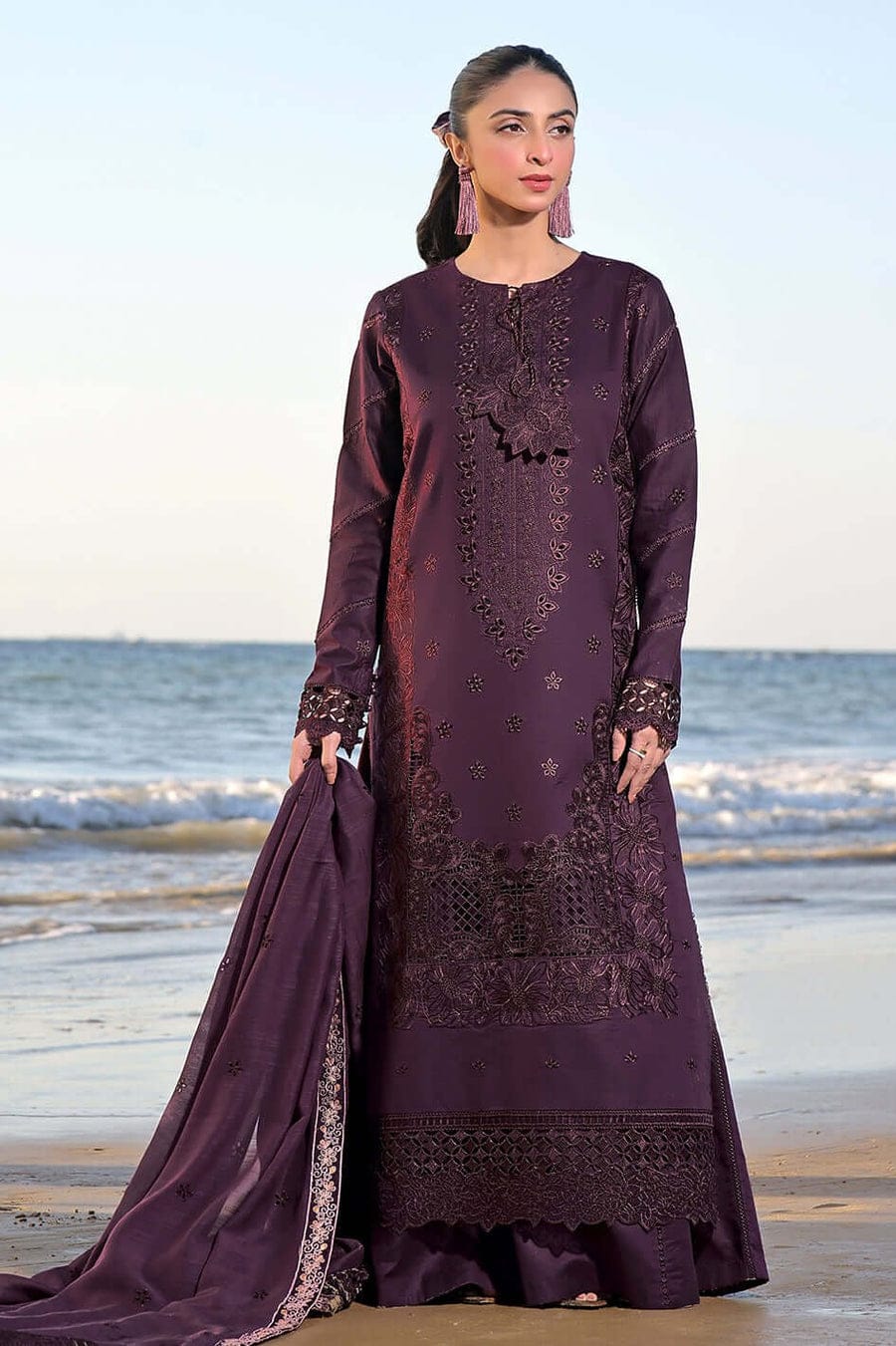 SP-IZ813 Lawn Chikenkari Embroidered 3pc With Lawn Embroidered Dupatta - Shaa Posh