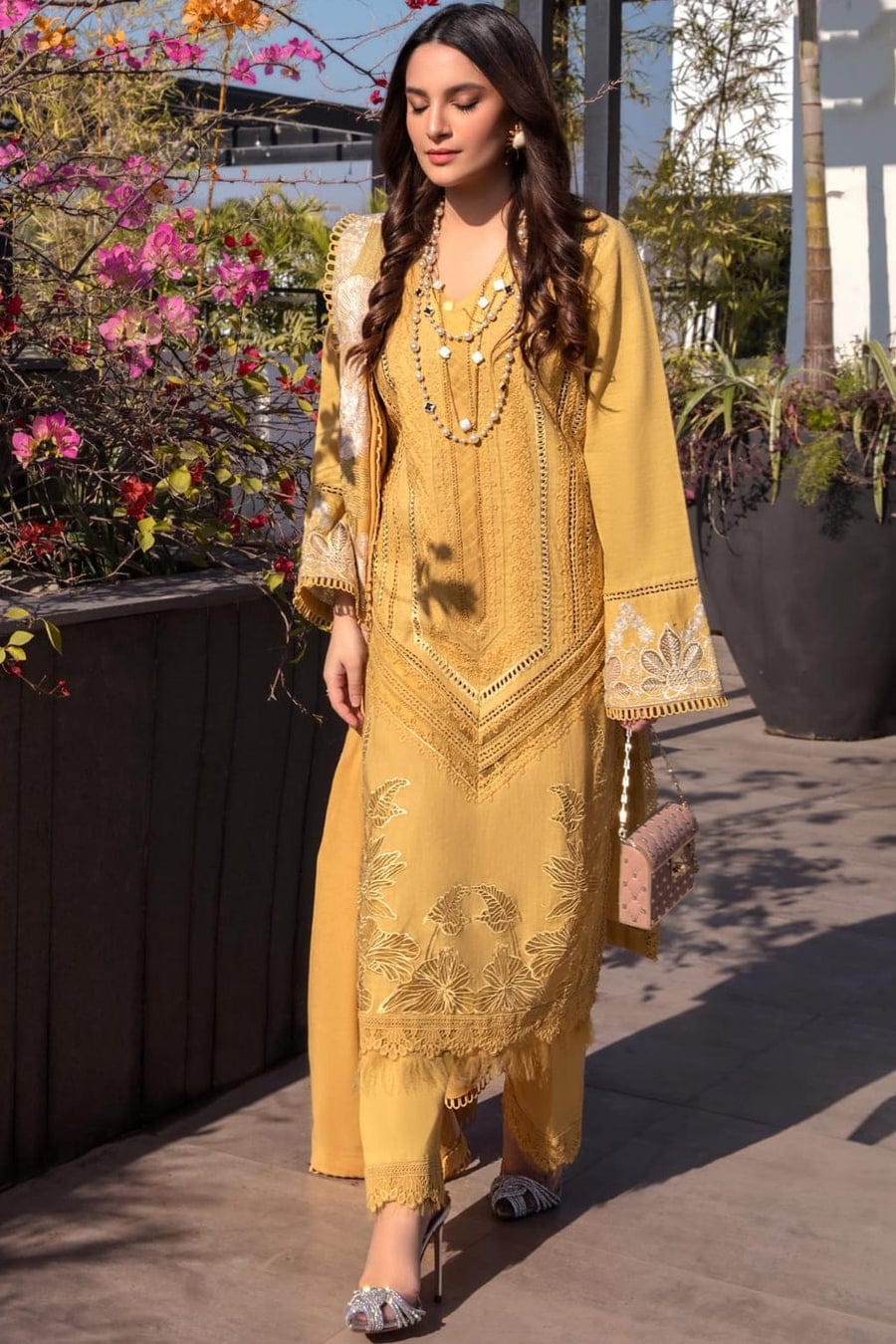 SP-SS1220 Heavy Embroidered Lawn 3Pc Suit With Lawn Embroidered Dupatta - Shaa Posh
