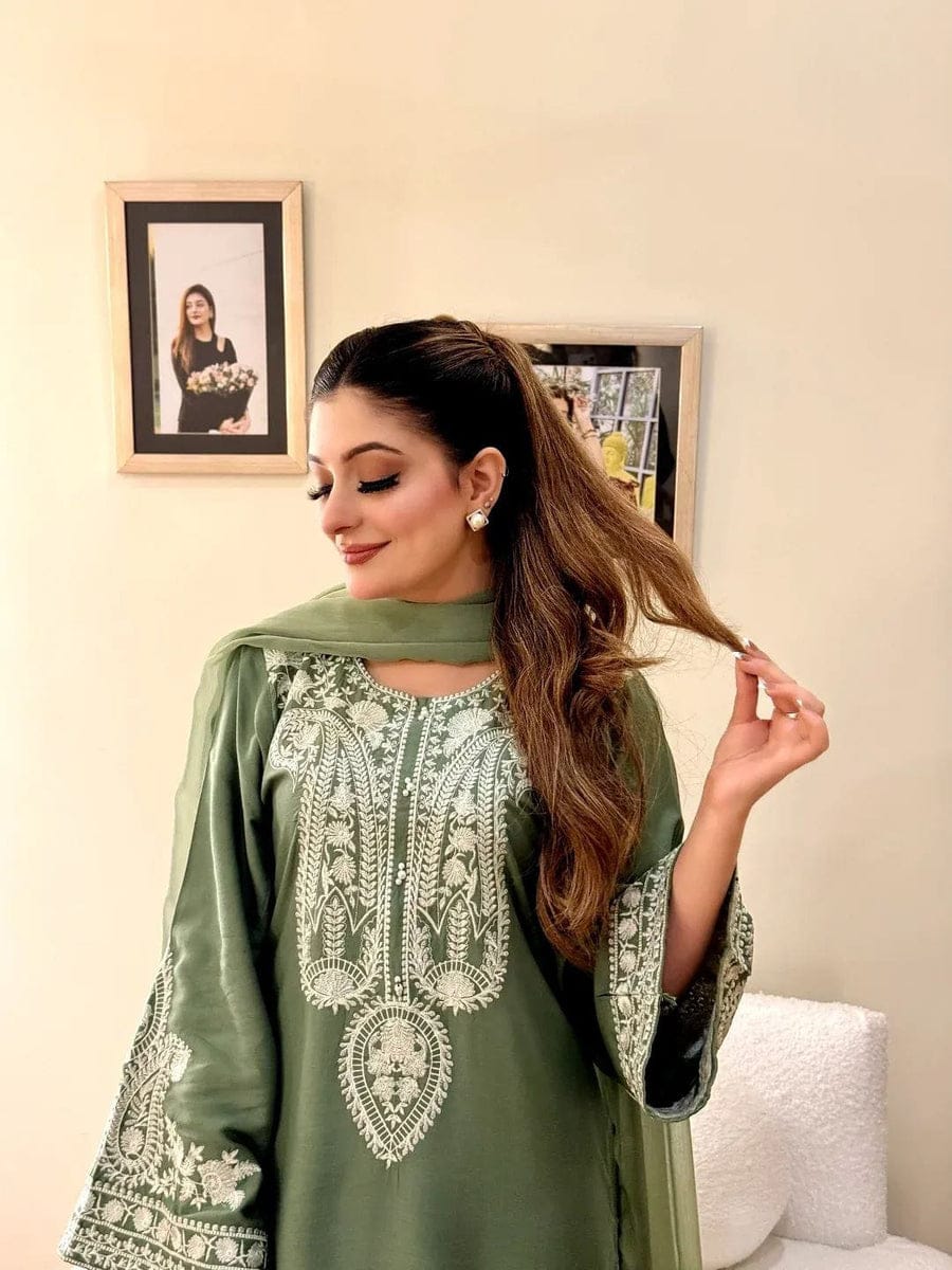 Shaa Posh SP-MR2740 unstitched embroidered lawn suit with a bamber chiffon dupatta, showcasing intricate designs.