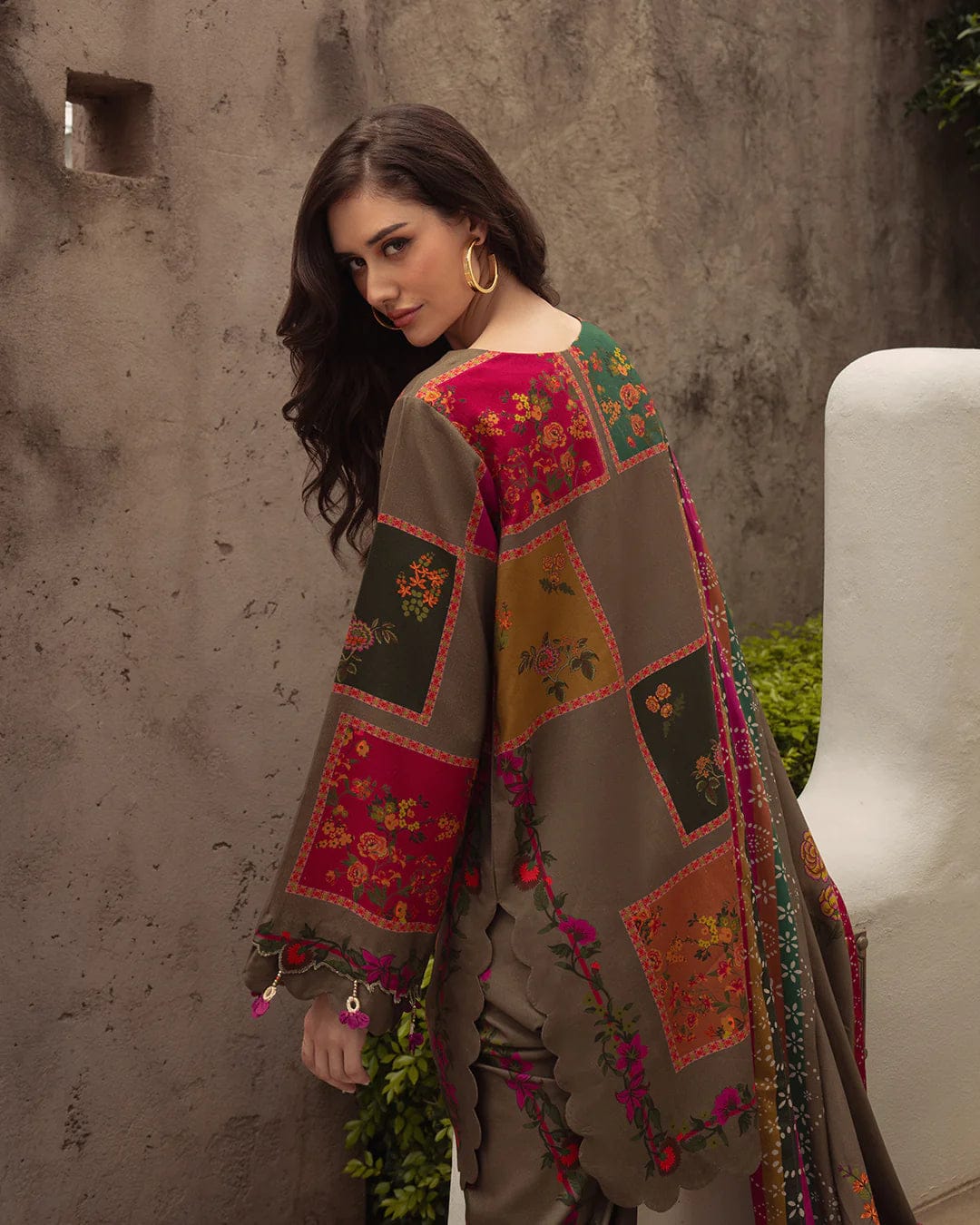 Shaa Posh SP-2200 unstitched digital lawn 3-piece suit with digital lawn dupatta, featuring vibrant floral and geometric patterns.