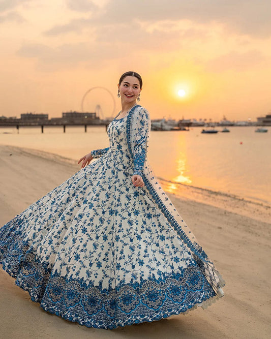 Lawn embroidered 3-piece suit with organza dupatta by Shaa Posh, featuring intricate embroidery on the fabric and elegant design.