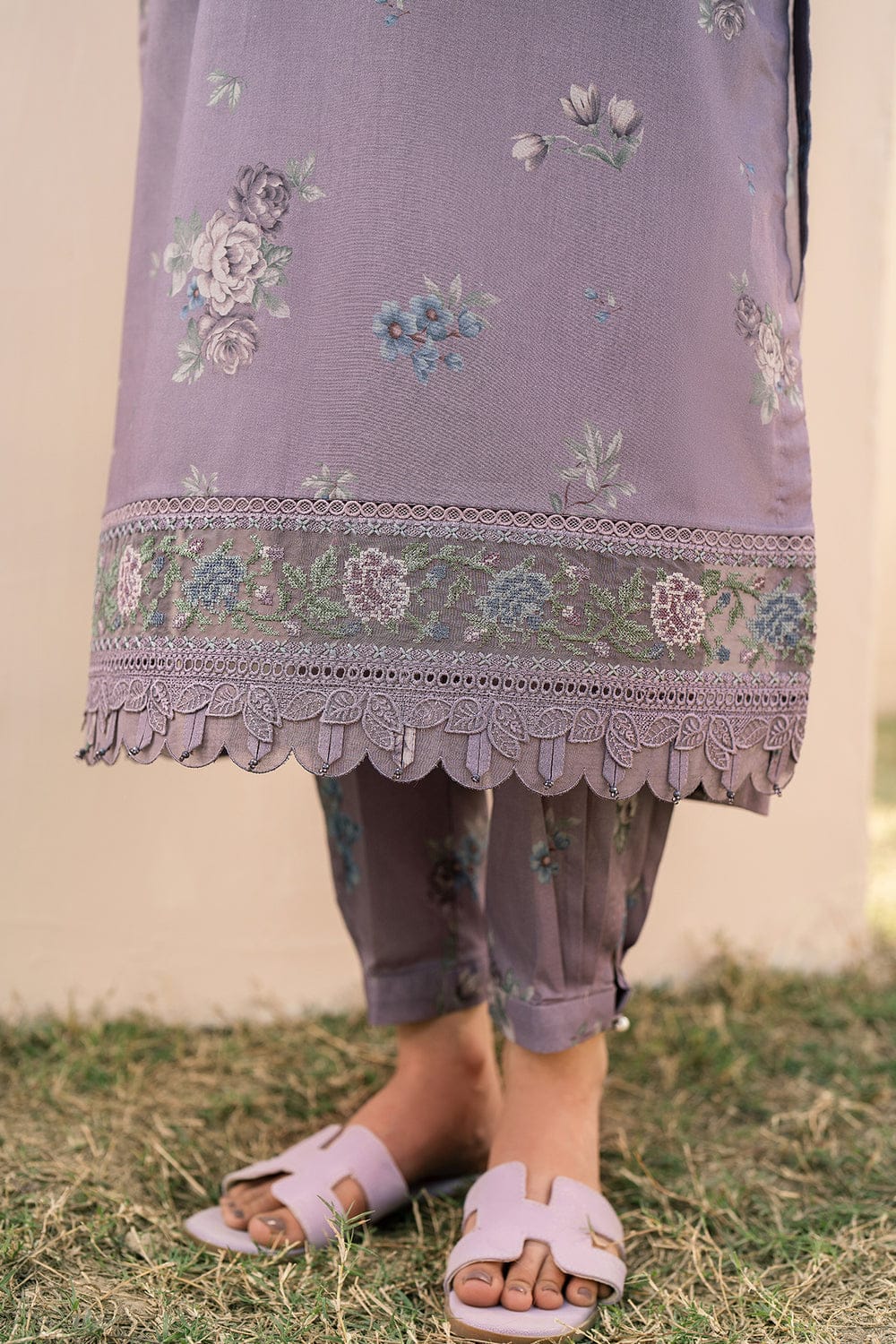 SP-55 Unstitched Digital Printed Lawn Suit 3pc With Digital Printed Lawn Dupatta