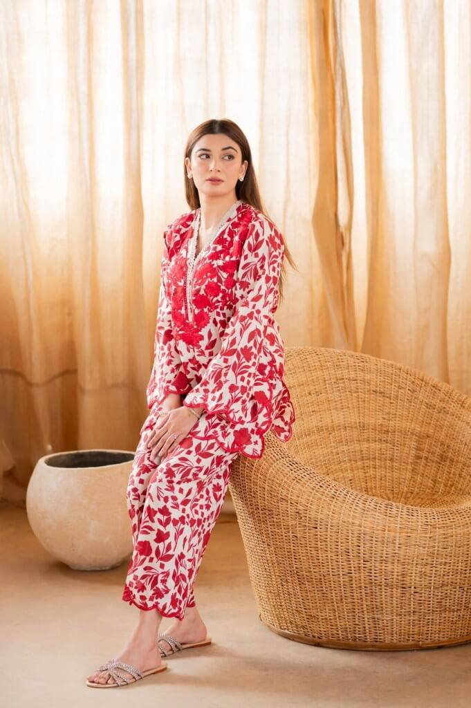 SP-0101 -3 Piece Unstitched Heavy Embroidered Lawn Suit ( Four Sided Embroidered Chiffon Dupatta )