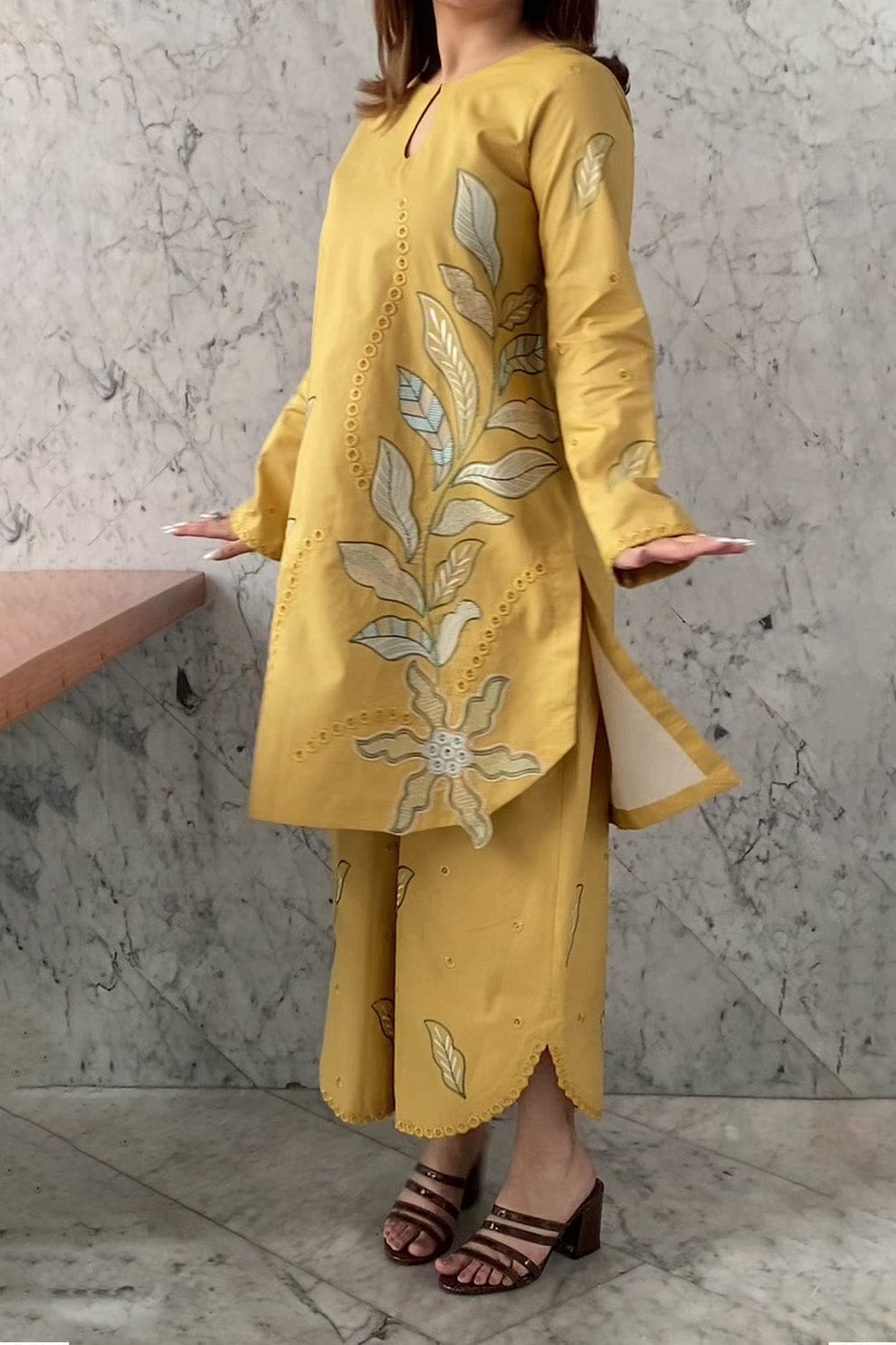 Shaa Posh SR-MB2840 fully embroidered two-piece lawn trouser set with intricate embroidery and elegant fabric design.