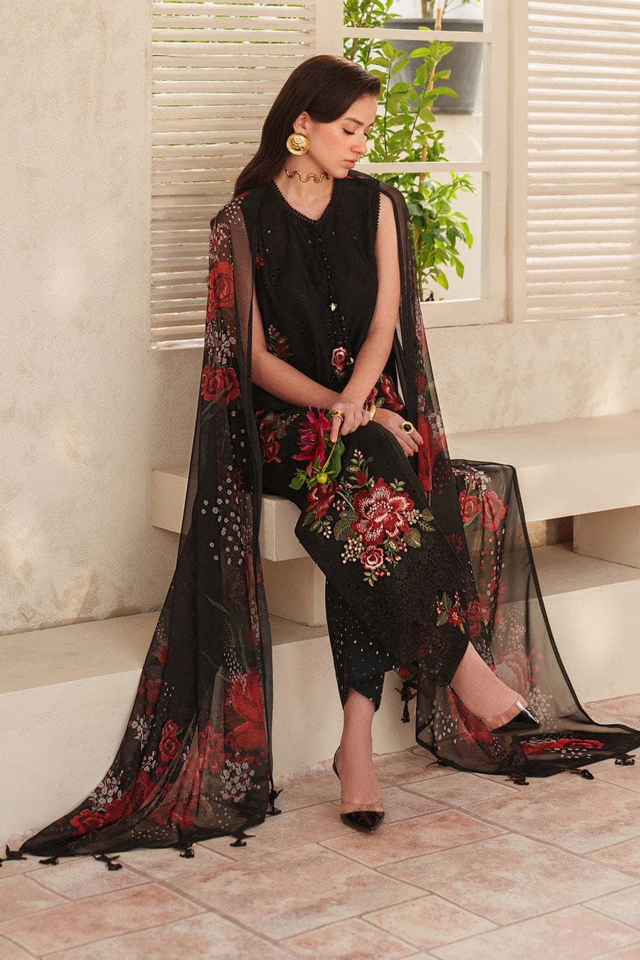 Digital printed lawn suit 3-piece set by Shaa Posh featuring a printed lawn shirt, trousers, and matching digital printed dupatta.