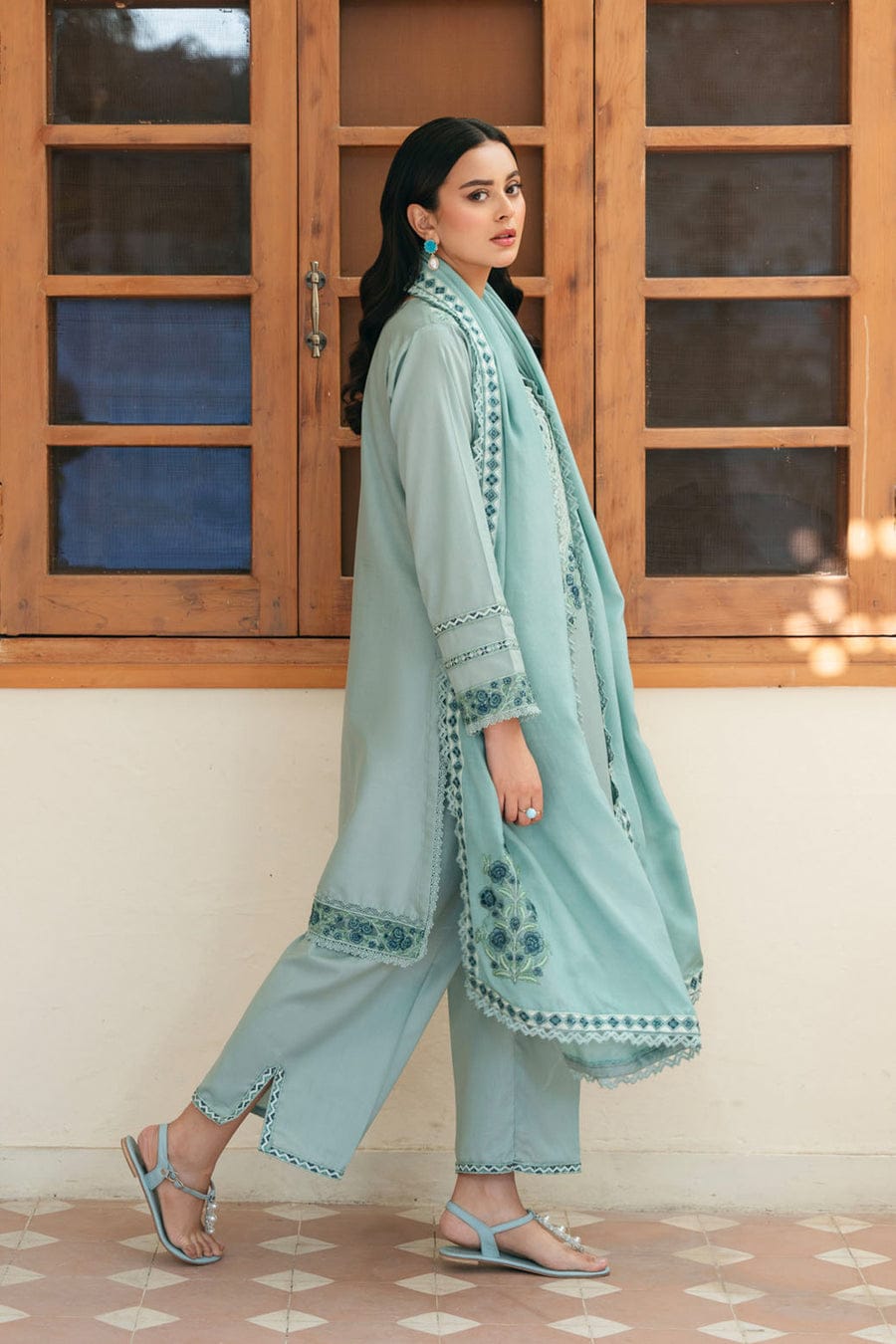 Three-piece unstitched Shaa Posh heavy embroidered lawn suit with four-sided embroidered dupatta, showcasing intricate embroidery and vibrant fabric.