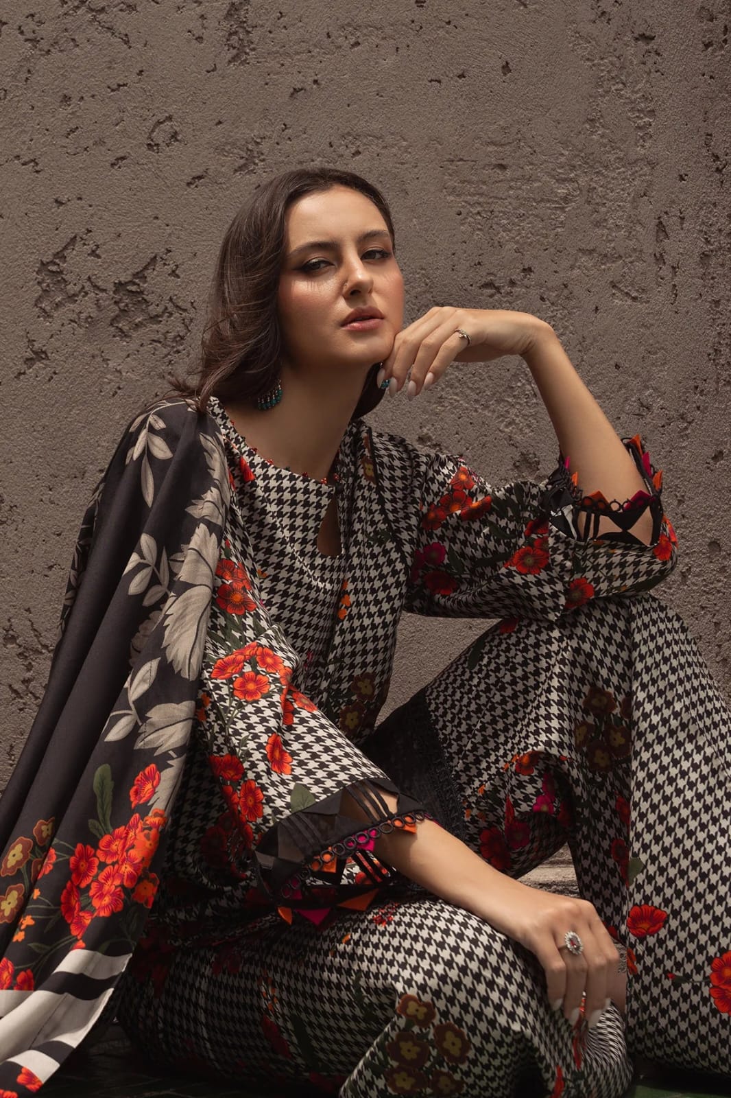 SP-CH74 Khaddar 3pc Digital Printed Suit With Digital Printed Khaddar Dupatta