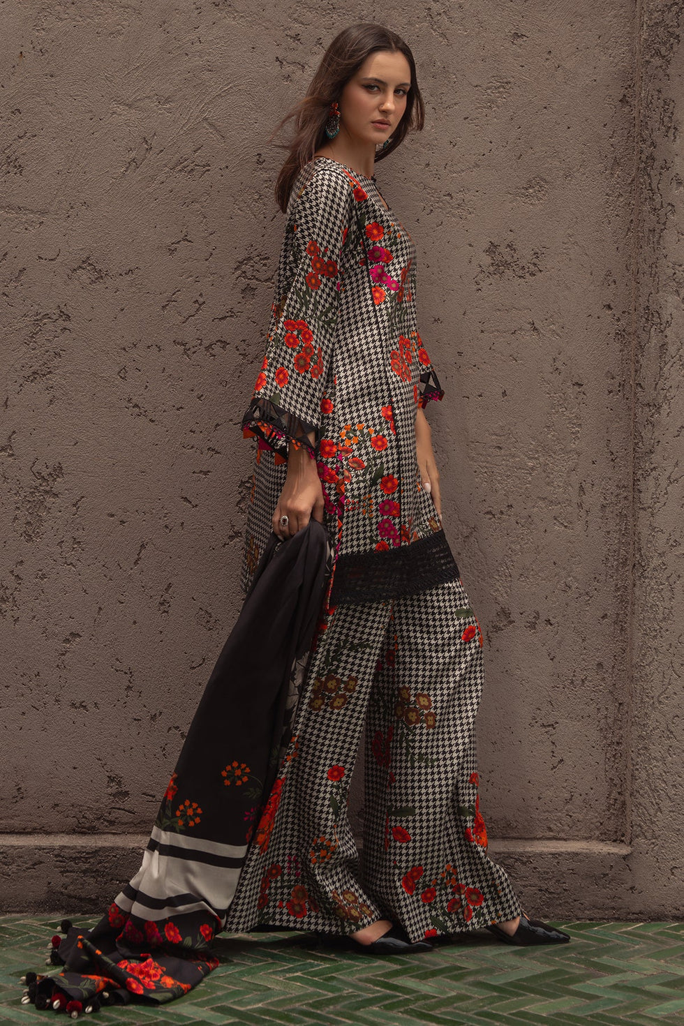 SP-CH74 Khaddar 3pc Digital Printed Suit With Digital Printed Khaddar Dupatta