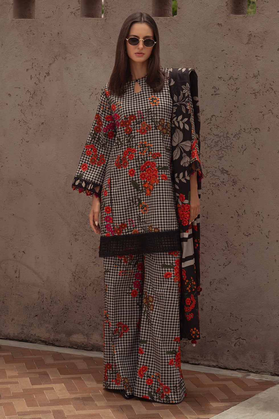 SP-CH74 Khaddar 3pc Digital Printed Suit With Digital Printed Khaddar Dupatta